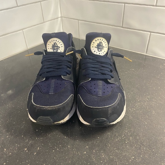 Men’s Nike huarache size 10. Good condition. No box however. - Picture 2 of 3